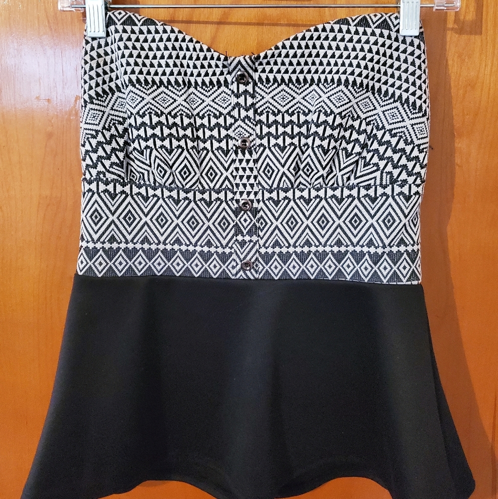 Sz M Black & White Strapless Peplum Top